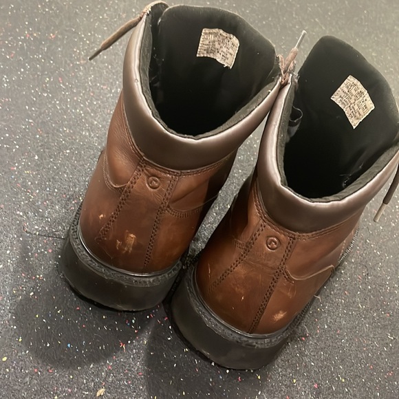 Selling brown Rockport boots. Mens Size 10.5. Brown leather boots. - Picture 2 of 4